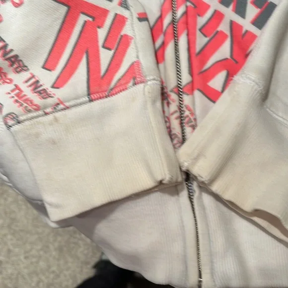 ❤️SOLD❤️TNA White with Pink and Grey TNA printed all over Hoodie - Picture 8 of 8